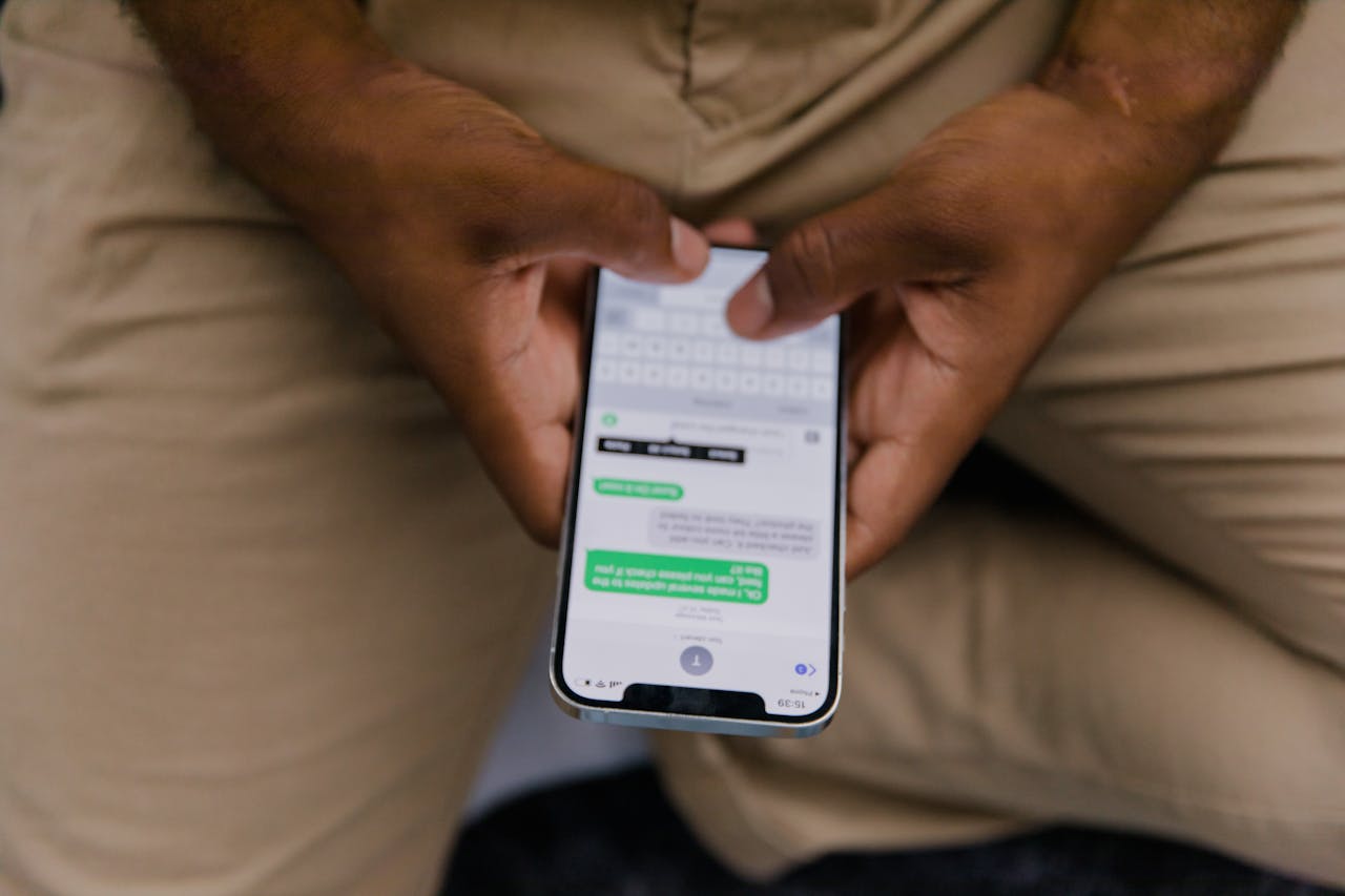 Les sms, ou un moyen de communiquer typique de l’ère contemporaine