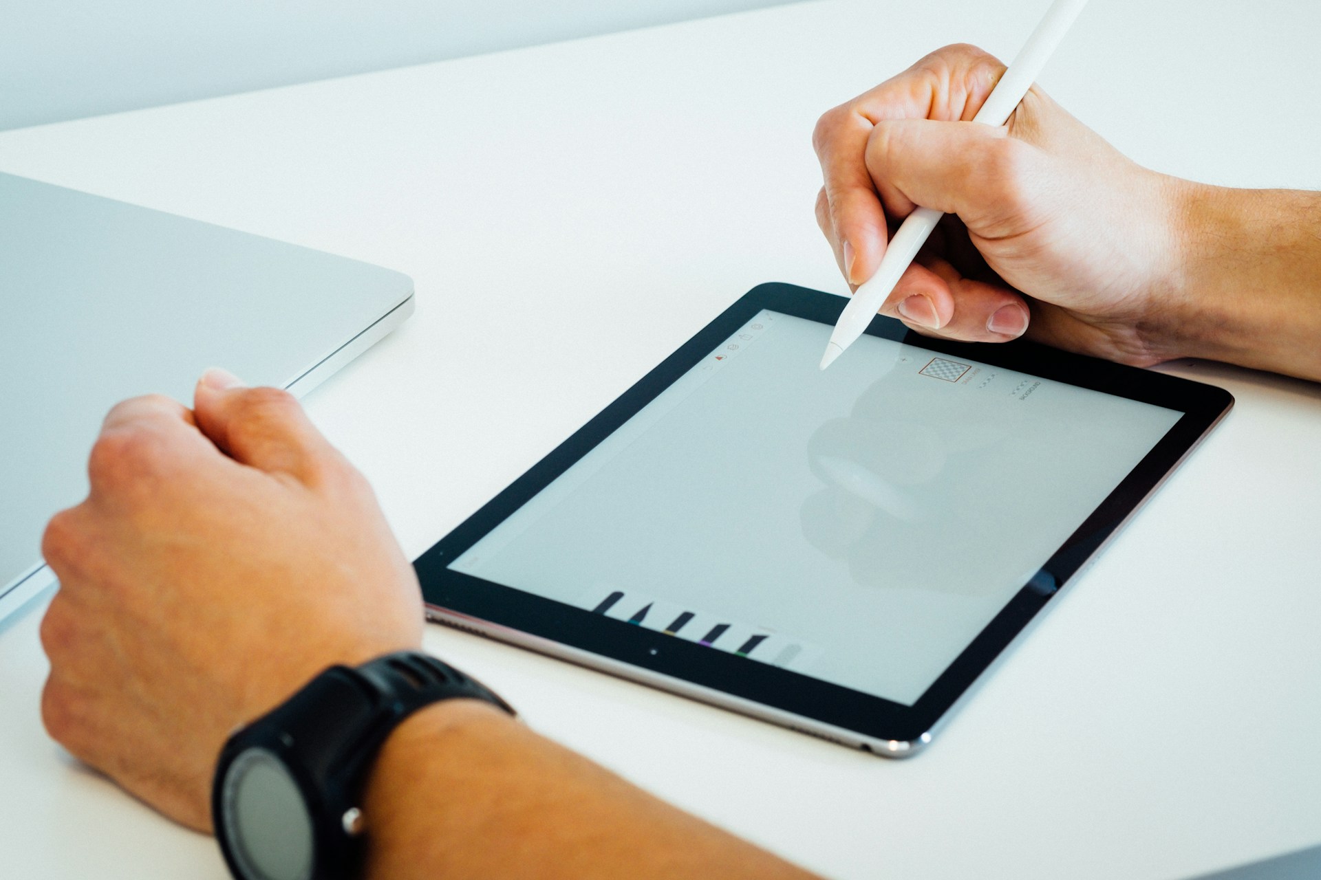 La signature électronique et le service commercial