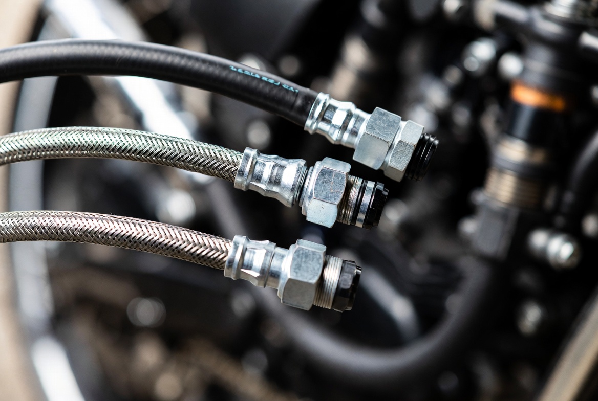 Durites aviation pour moto : en ai-je besoin ?
